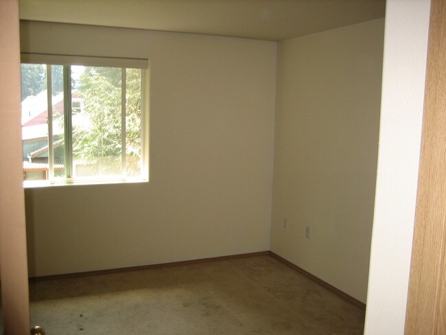 Building Photo - 3548 SE 119th St