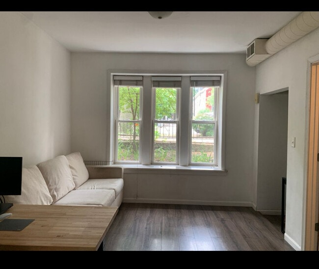 Building Photo - 2316 W Belden Ave