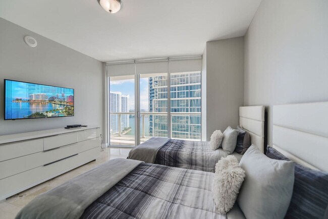 Building Photo - 485 Brickell Ave
