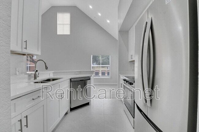 Building Photo - 6005 Westgate Dr