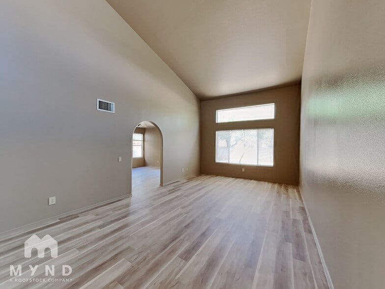 Building Photo - 2934 W Laquila Aerie