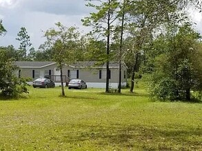 Building Photo - 2408 Pinewood Dr
