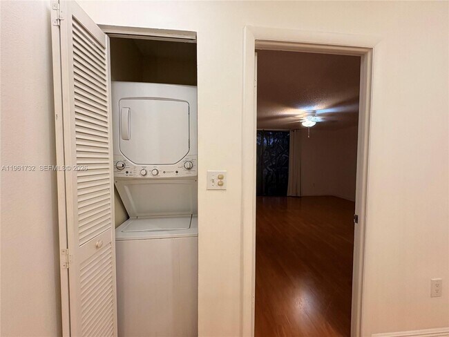 Building Photo - 3855 Estepona Ave