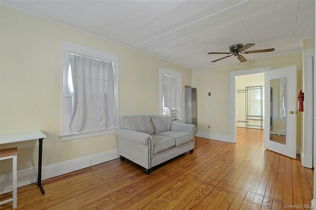 Building Photo - 105 S Broadway