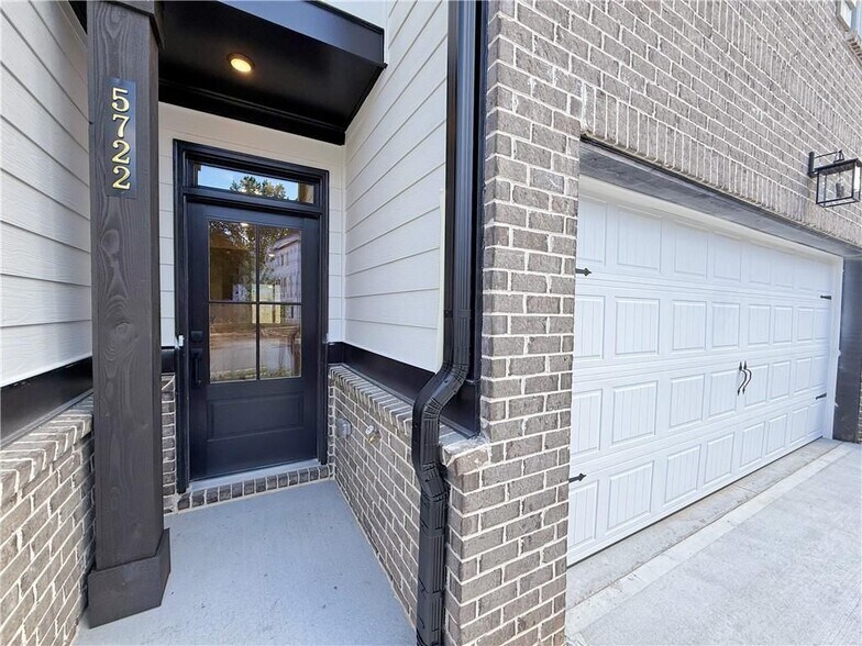 Building Photo - 5722 Urban Vlg Wy