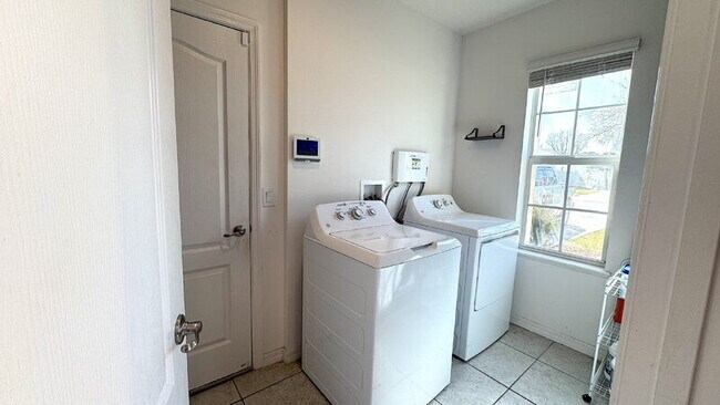 Building Photo - 2827 Westwood Ave