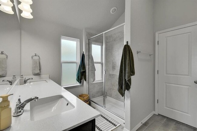 Building Photo - 121 Crescent St