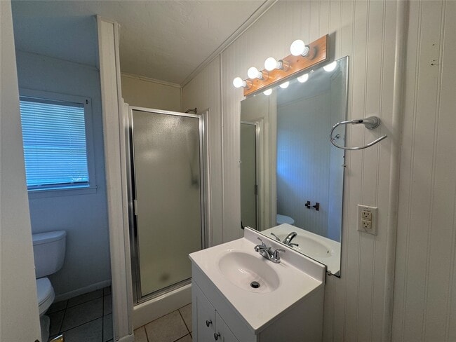 Building Photo - 802 Hillside Dr