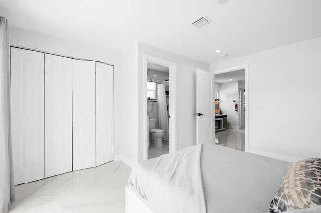 Building Photo - 871 NW 23rd Terrace