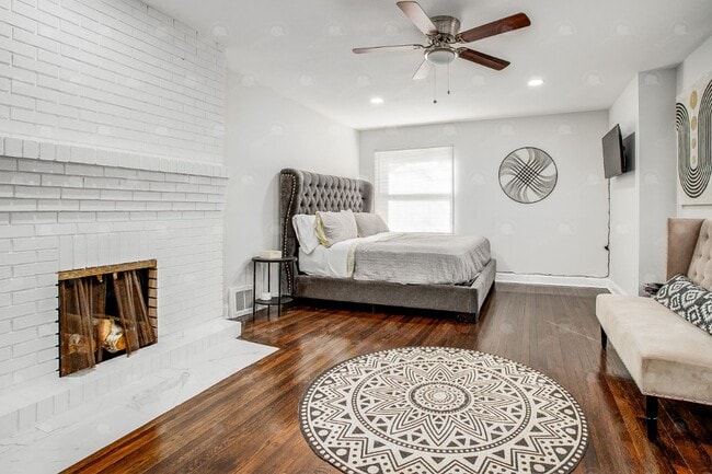 Building Photo - 3-bedroom 3-bathroom w/a loft in historic Pendleton Heights!