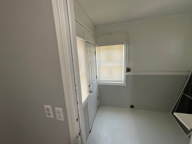 Building Photo - 532 E Boeing Dr