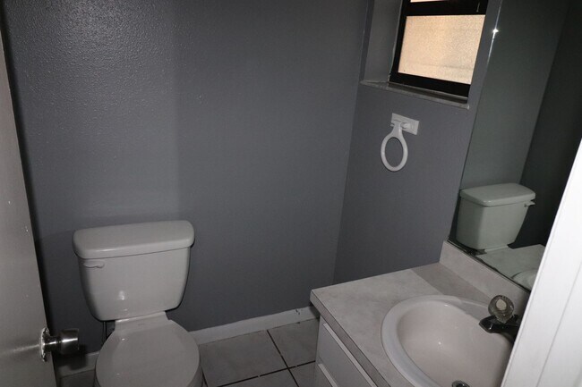 Building Photo - 727 Lucaya Dr