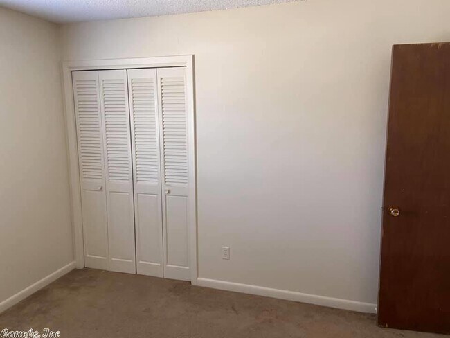 Building Photo - 13 Rosemunn Dr