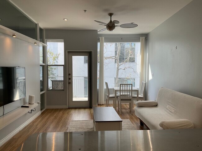 Building Photo - 101 Market St