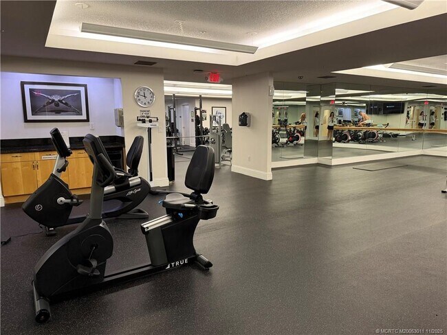 Building Photo - 610 Clematis St