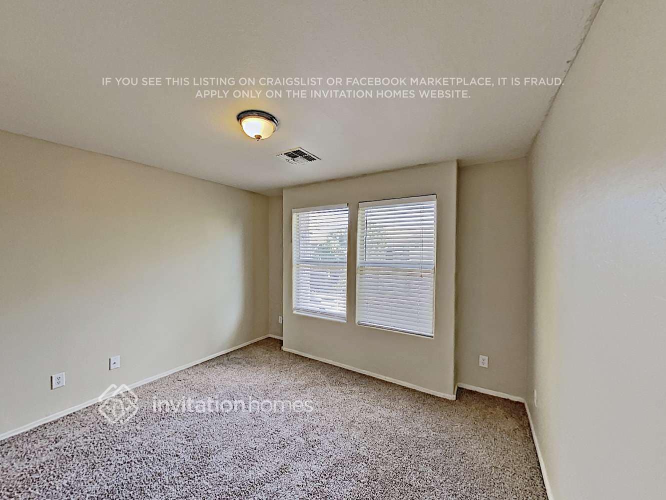 Building Photo - 9833 E Empress Ave