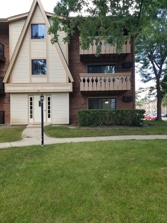 Building Photo - 11 Parkside Ct