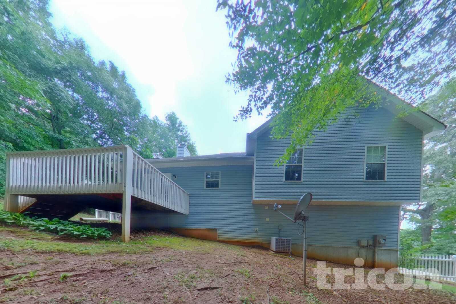 Building Photo - 665 Skyline Dr