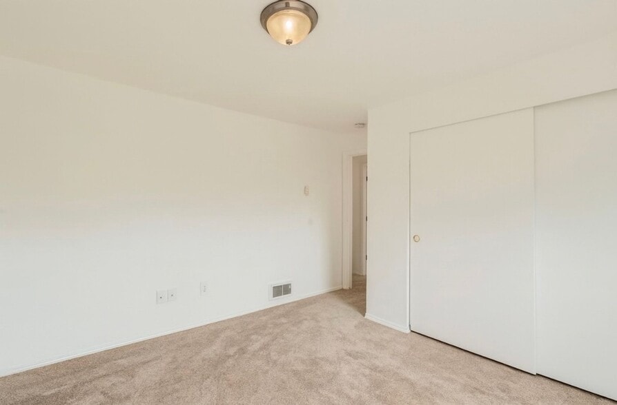 Building Photo - 6008 S Mason Ave