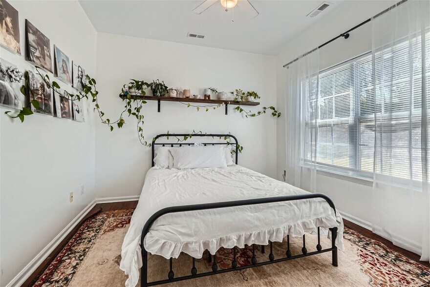 Building Photo - 13165 Wilburn Park Ln