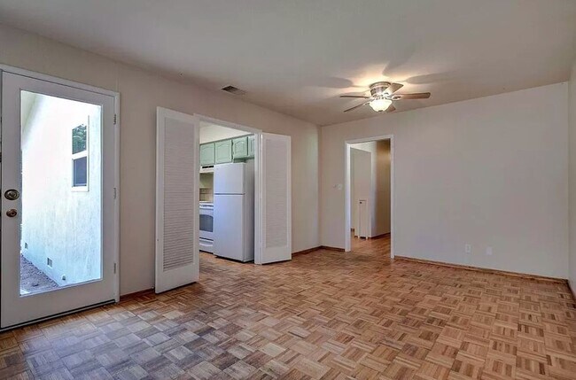 Building Photo - Fantastic 3 Bed 2 Bath Home Available Now!