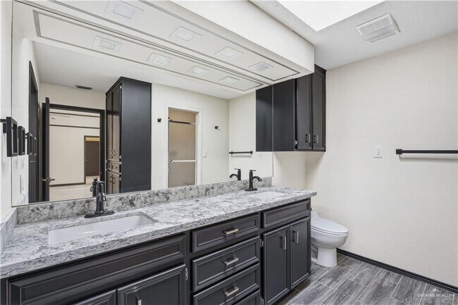 Building Photo - 21 Toronto Ave