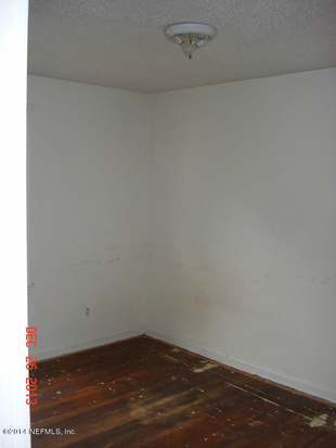 Building Photo - 918 Cornwallis Dr