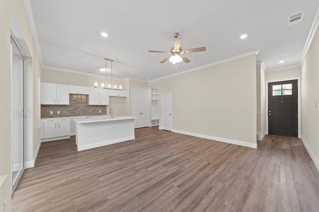 Building Photo - 6345 Mason Ct