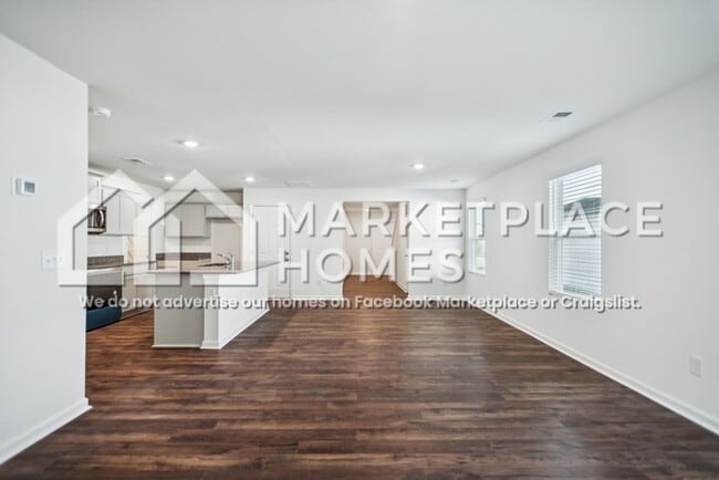 Building Photo - 400 Arrowhead Dr