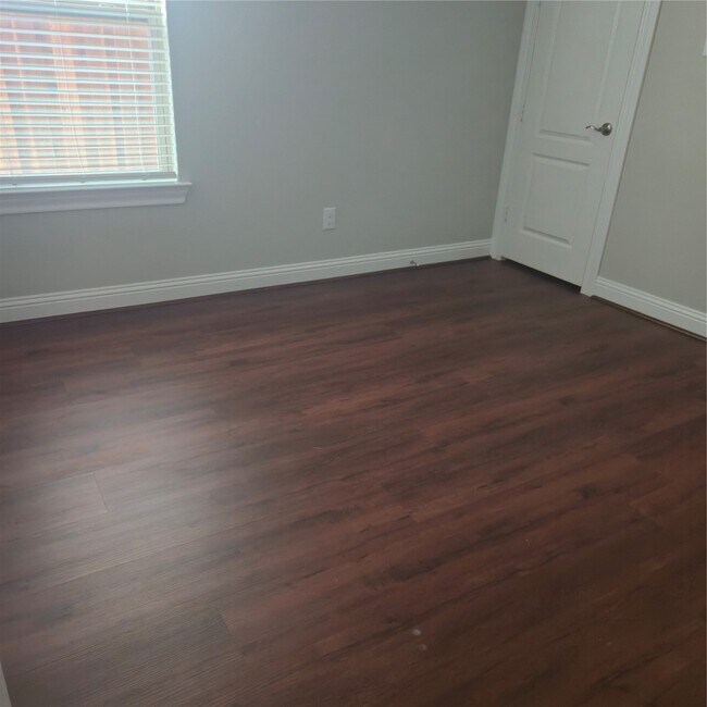 Building Photo - 4218 Davis Oak Dr