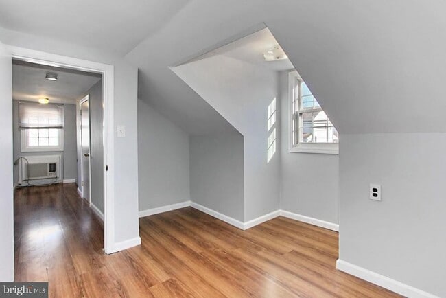 Building Photo - 2104 S Nelson St