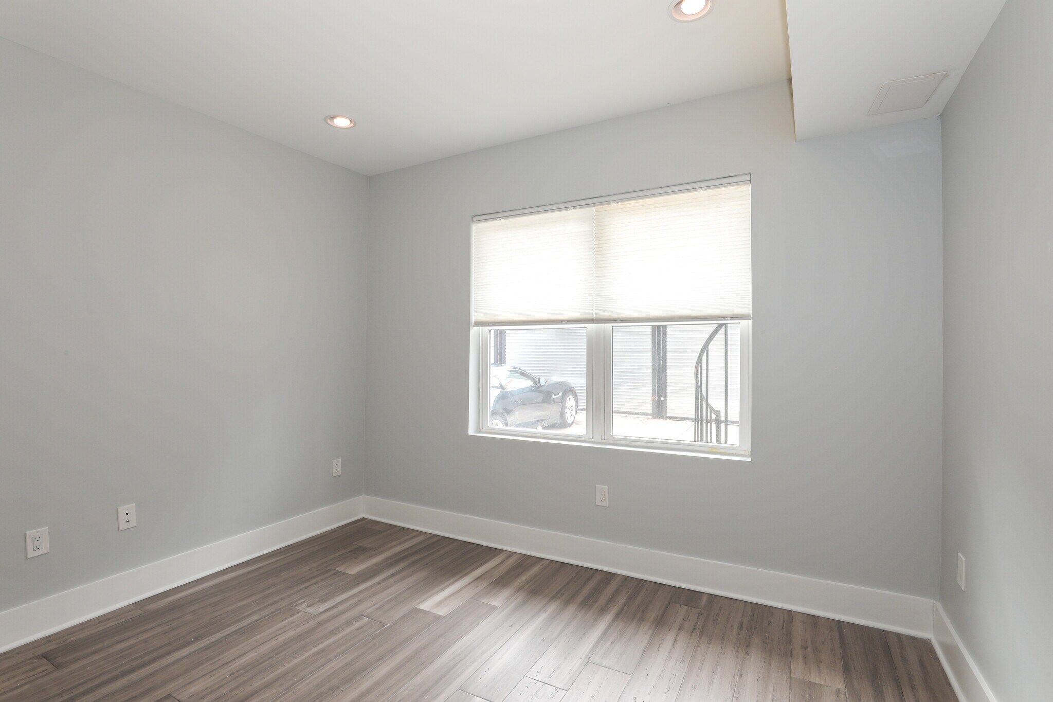 Building Photo - 1225 Raum St NE
