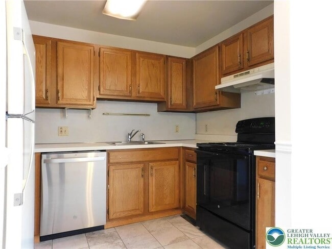 Building Photo - 813 Main St