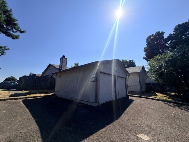 Building Photo - 9765 SW Lookout Terrace