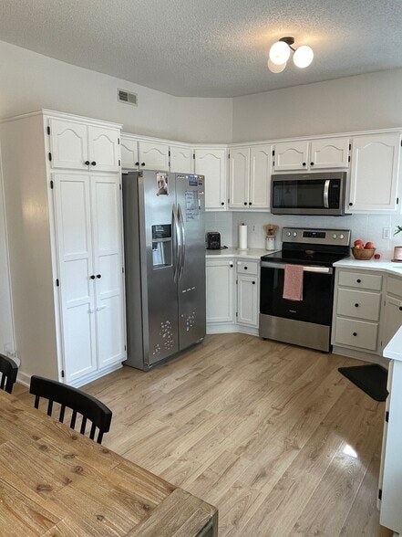 Kitchen (2) - 8625 NE 112th St