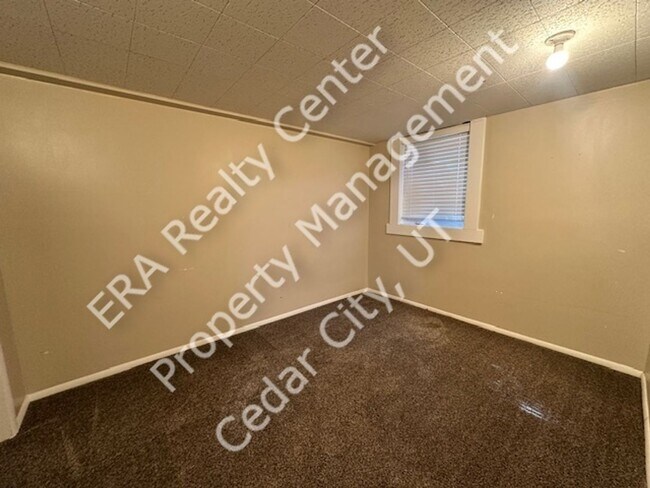 Building Photo - Move in Discount! Charming Ranch Style Single Family Home