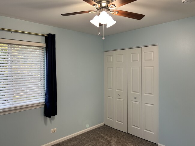 Building Photo - 1746 Newport Ln