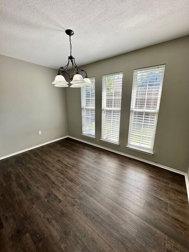 Building Photo - 918 Claeven Cir