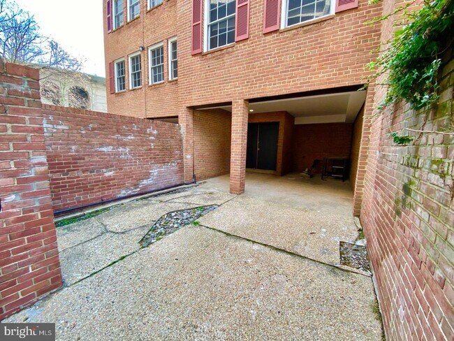 Building Photo - 3526 Water St NW