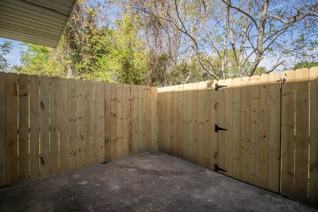 Building Photo - 339 Park Row Ave