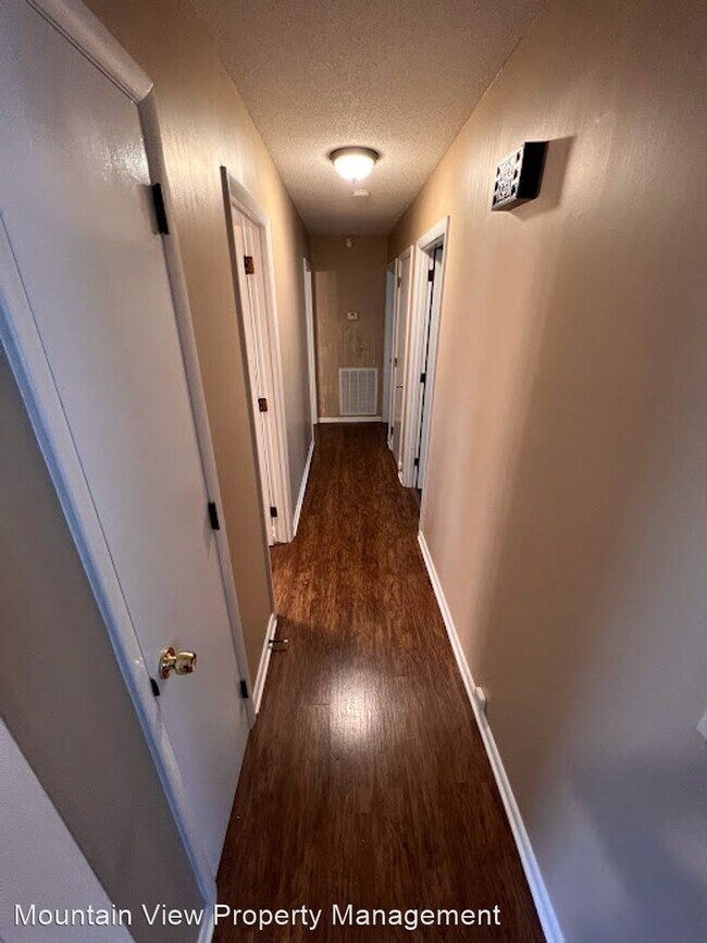 Building Photo - 3 br, 2 bath House - 8635 Surry Cir