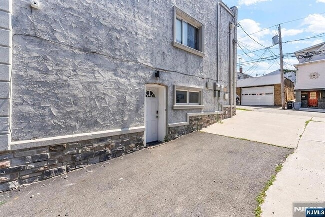 Building Photo - 87 MacArthur Ave