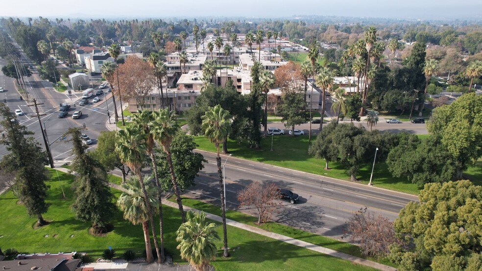 Building Photo - 6979 Palm Ct