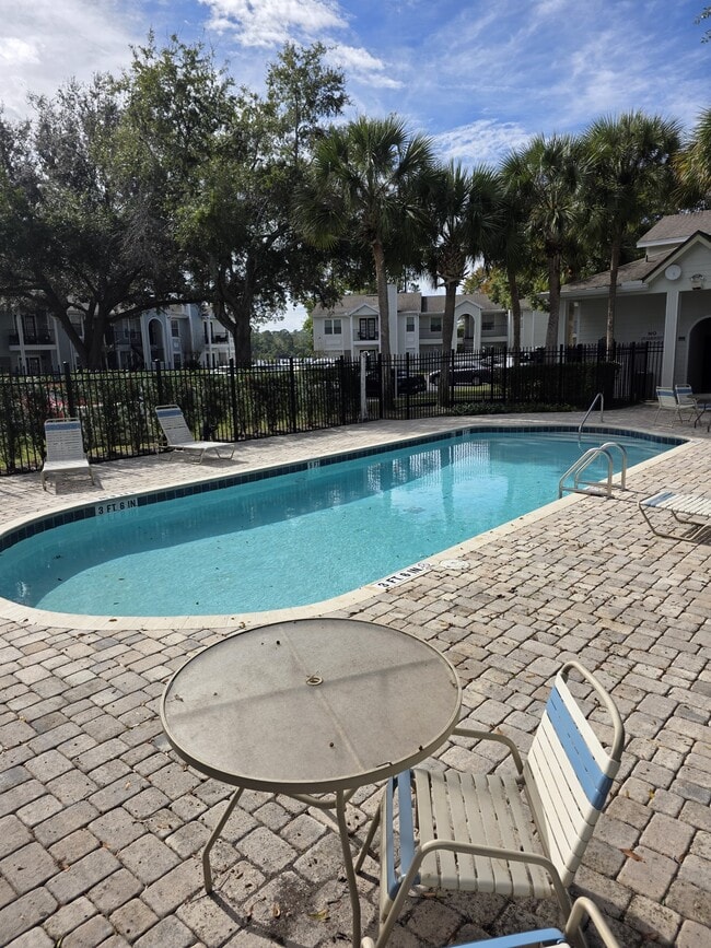 Building Photo - 2550 N Alafaya Trail