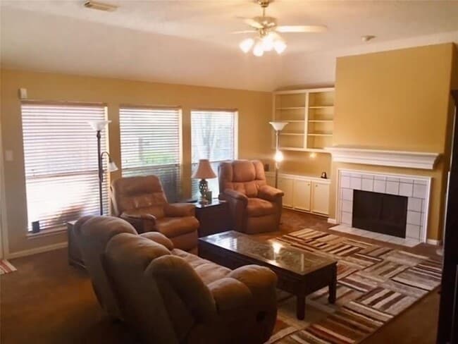 Building Photo - 23223 Diamond Knoll Ct