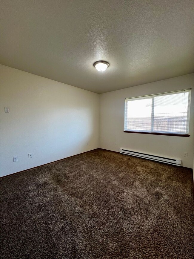 Building Photo - r205