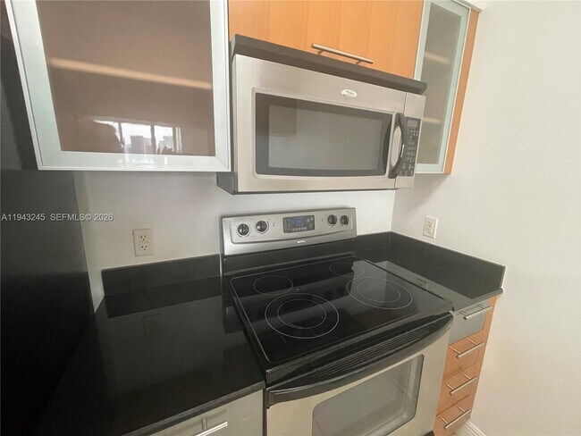 Building Photo - 1750 N Bayshore Dr