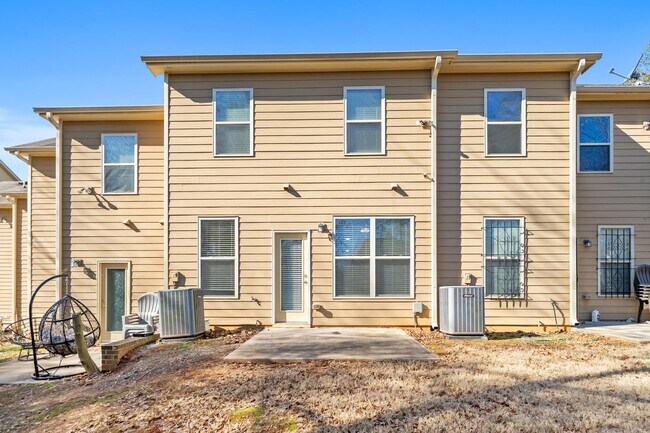 Building Photo - 3 Bedroom Townhome in Stonecrest!