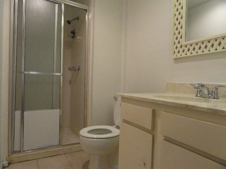 Building Photo - 13037 Clarewood Dr