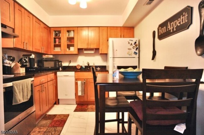 Building Photo - 3320 Richmond Ct